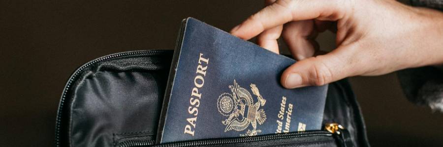 Best Lightweight Suitcases for International Flights: Samsonite vs Antler vs American Tourister