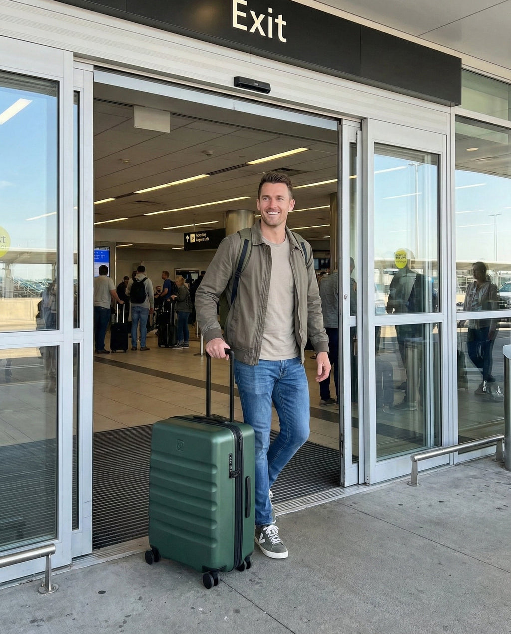 Antler Icon Stripe Expandable Hardside Medium Spinner Suitcase - 66cm - Green Image 7